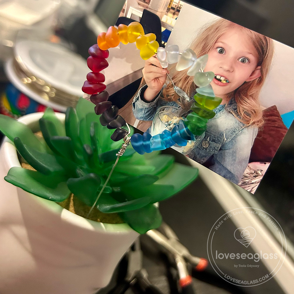 DIY seaglass-photo-holder rainbow heart